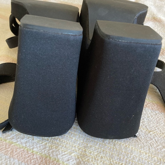 Apostrophe Black open toe fabric chunky heel shoes - Picture 5 of 5